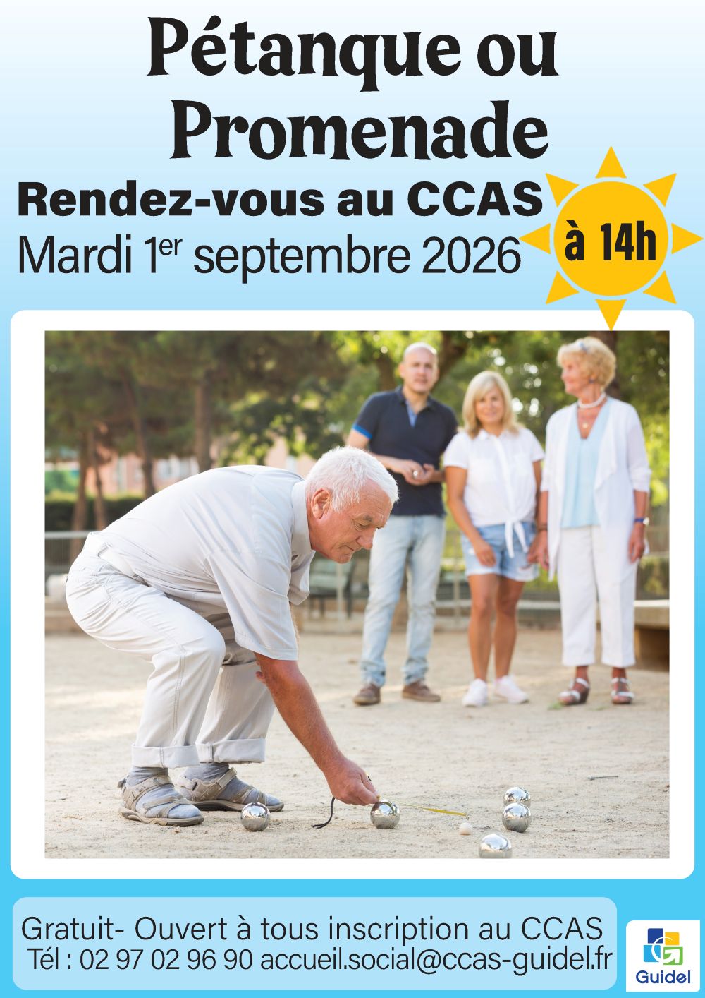 Groupe de personnes qui jouent à la pétanque