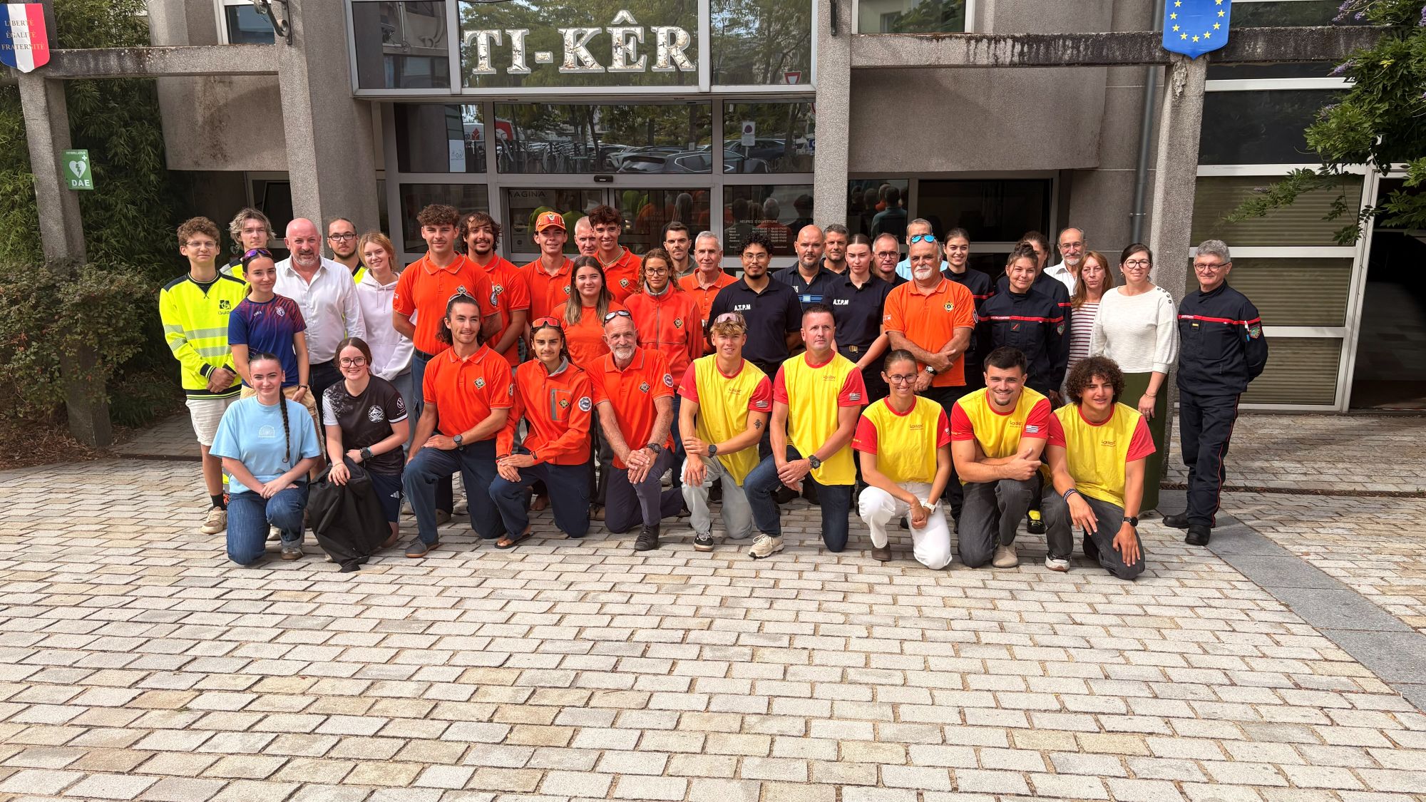 groupe de personnes qui ont travaillé à Guidel cet été  estivale à Guidel